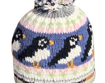 Bonnet 100 % laine - Bonnet à pompon macareux tricoté à la main pour femme - Tuque d'hiver - Bonnet doublé en polaire - Cadeau pour elle - Commerce équitable - Alma maille