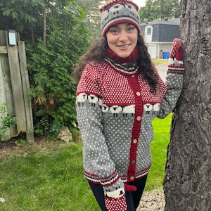 100% Lamb Soft Wool - Herd Of Sheep Cardigan - Hand Knitted Sweater - Ethical Clothing - Comfy Grey / Maroon Jumper - Fair Trade -Alma Knit