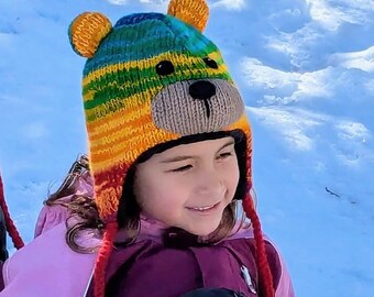100% wol, kindermaat tuque, regenboog beer uniseks muts, fleece gevoerd, handgebreide muts, kerstmuts, Fair Trade, kindermuts met oorklepje