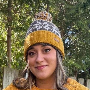 Gorro de lana de cordero tejido a mano: gorro de invierno Fair Isle con forro polar Sherpa
