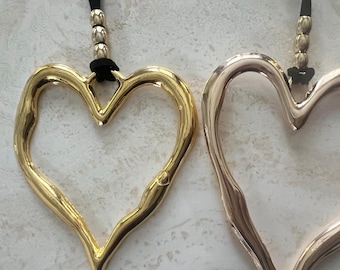 Collar estilo boho con corazón grande abierto dorado