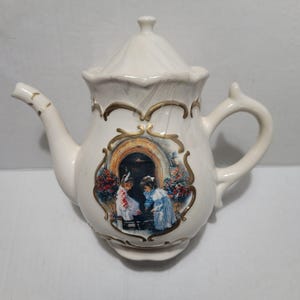 Vintage Porcelain Chinese Tea Pot Home Decoration