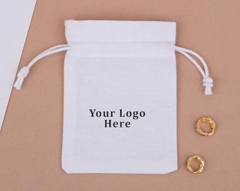 Según el presupuesto, con envío al Reino Unido: 8x8 cm - 200 unidades y 11x9 cm - 200 unidades.