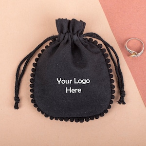 Bolsa ecológica redonda preta com pompom, pequenos sacos com cordão para embalagens de joias, eventos - pacote com 100 unidades