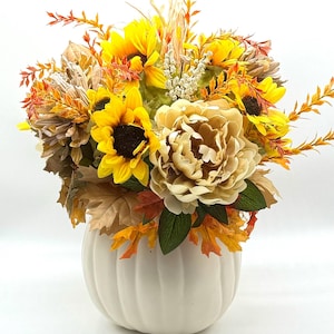 Pumpkin Floral Arrangement, Fall Centerpiece, Thanksgiving Centerpiece, Thanksgiving Arrangement