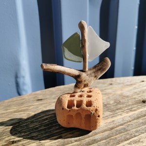 Sailing ship made of driftwood and sea glass from the island of Rügen | Unique | Single piece