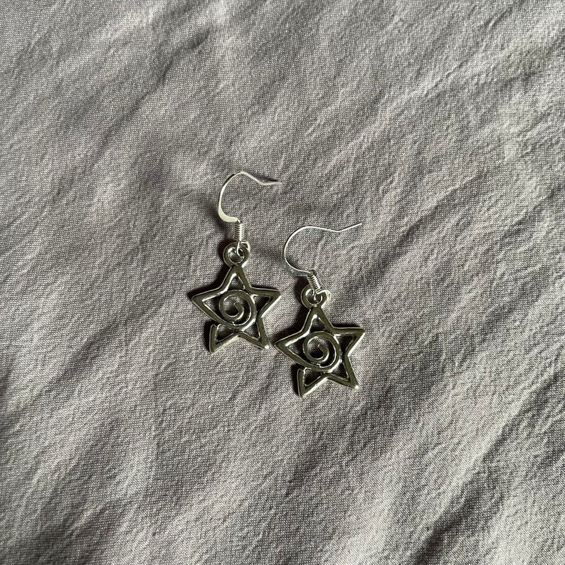 Whimsygoth Silber Swirly Stern Ohrringe | Himmlischer Fairycore Cottagecore Indie Kokette Einzigartiger Niedlicher Gotischer Handgemachter Schmuck Bild 6