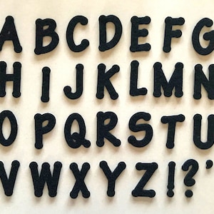 Letras de apliques de lã cinza carvão maiúsculo de 2", com suporte adesivo Heat n Bond Lite