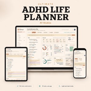 Puede incluir: Una interfaz de planificador digital titulada Ultimate ADHD Life Planner de AY Studios mostrada en una computadora portátil, tableta y teléfono inteligente. La pantalla muestra un panel con secciones para tareas diarias y metas.