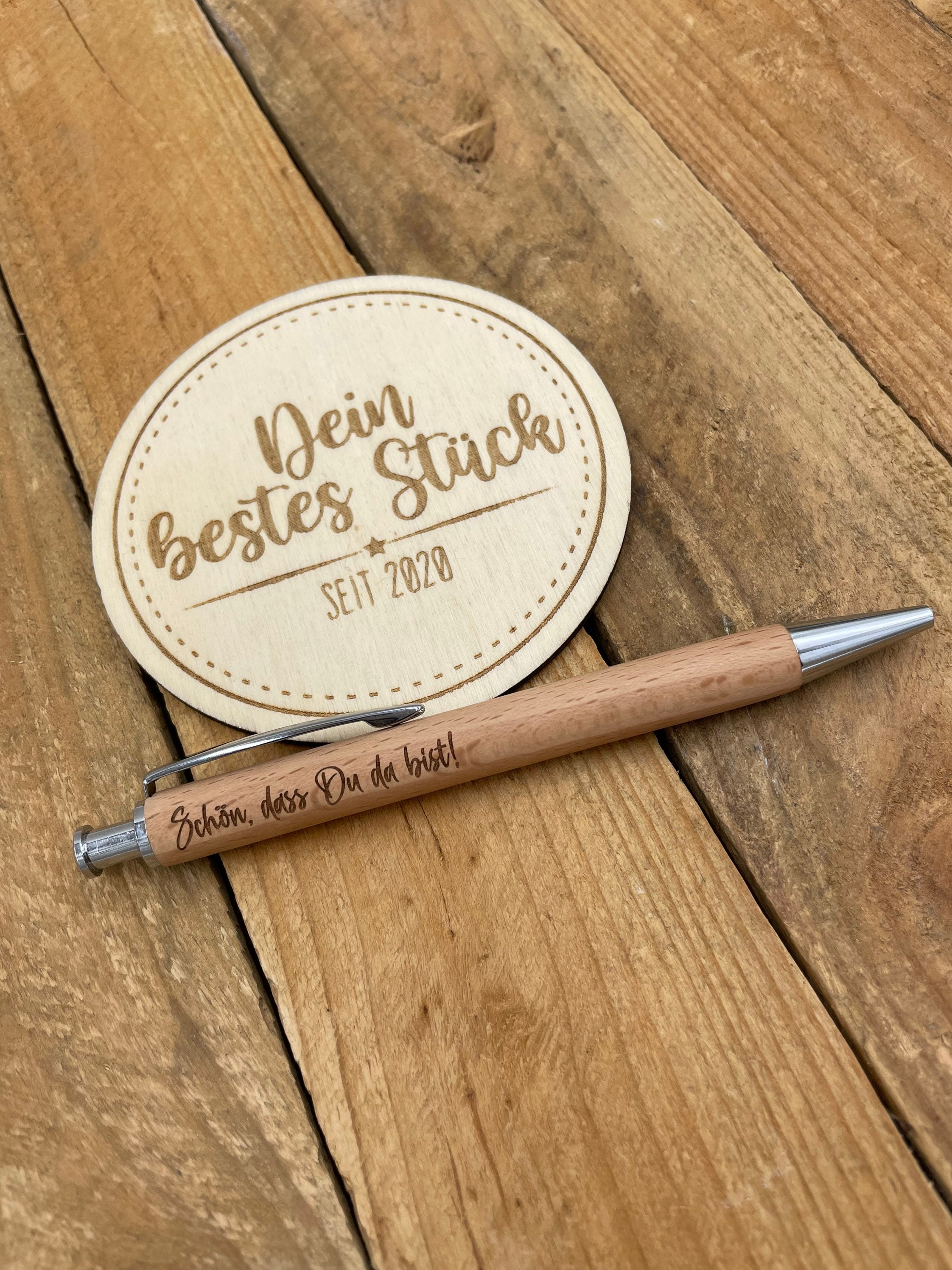 Printplanet Holz-Kugelschreiber Mit Gravur – Personalisiert Mit Namen „Opa“, Inkl. Metall-Geschenkdose | Aus Buchenholz, Blau Schreibend
