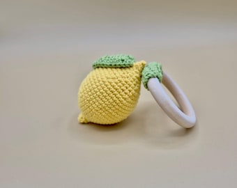 personalisierbare Rassel Zitrone, Babyrassel mit Namen, Greifring, Geschenk zur Geburt