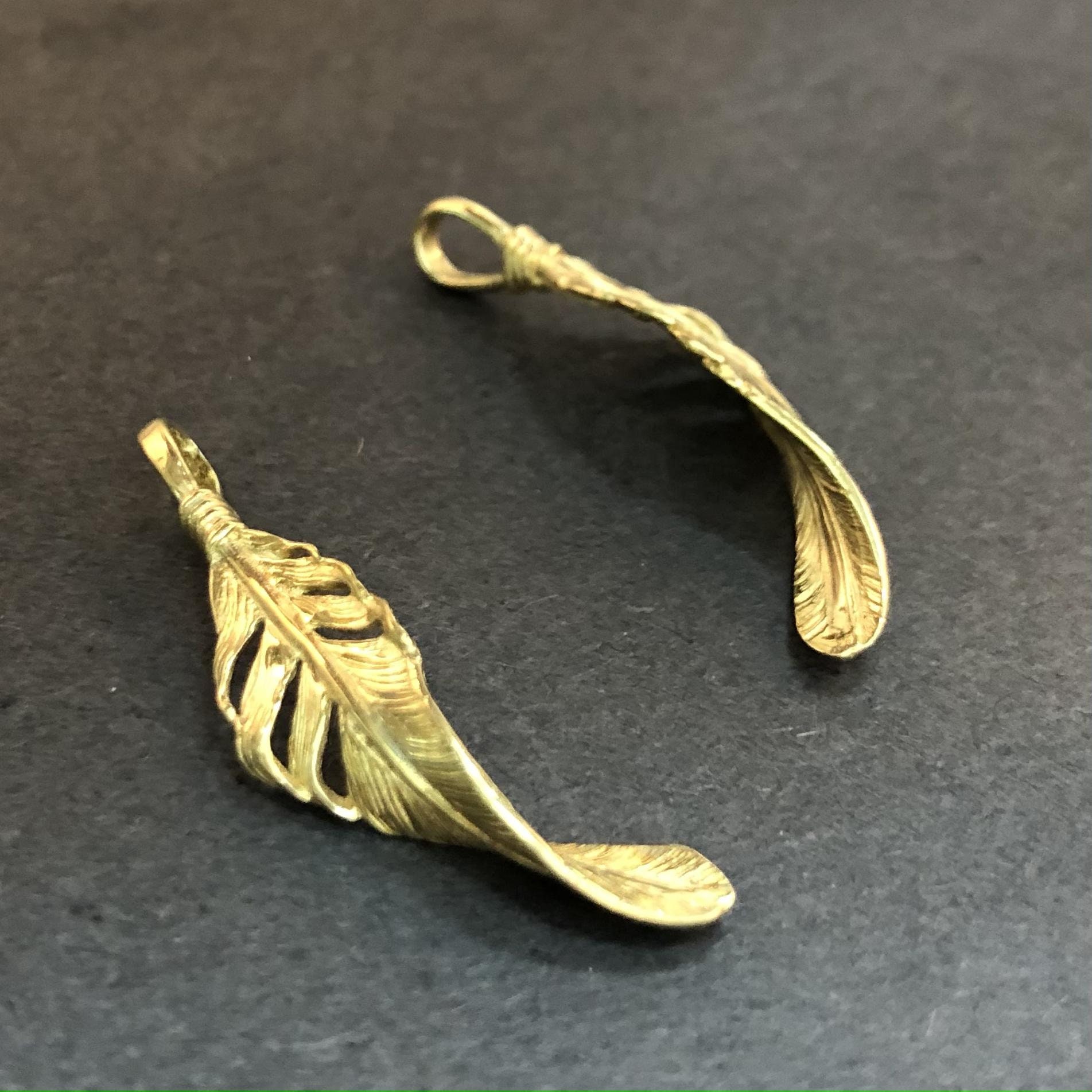 8 x 32 mm ツイストフェザーペンダント 925 スターリングシルバー