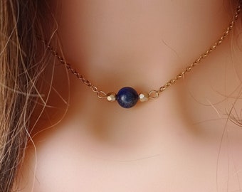 Collier fin, ras de cou, pierre naturelle, lapis lazuli, perles