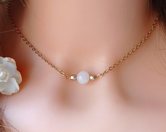 Collier fin, ras de cou, minimaliste, perles, pierre naturelle, jade, blanc, émotion