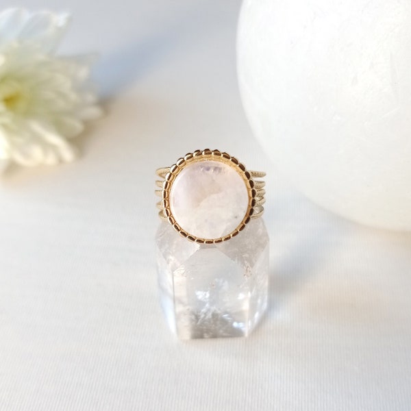 Bague, pierre naturelle, tendance, cabochon plat, plaqué or 14k, pierre de lune, blanc, émotion