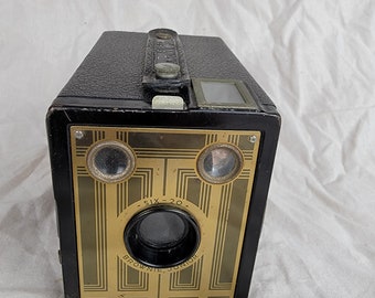 Antique Kodak Brownie six-20 box camera, TESTED & WORKING