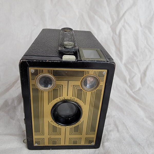 Antique Kodak Brownie six-20 box camera, TESTED & WORKING