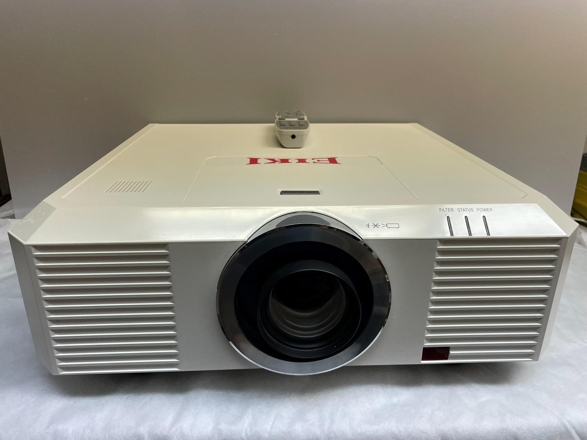 Eiki EK-502 Xl Projector With AH-23020 (ol-xl7100lz Lens
