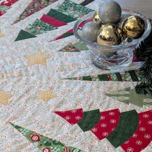 O Tannenbaum Appliqued and Paper Pieced Christmas Tree Skirt PDF Pattern, Quilt As You Go (QAYG) twist