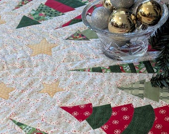 Patrón PDF de falda para árbol de Navidad con apliques y patchwork de papel de O Tannenbaum, estilo Quilt As You Go (QAYG)