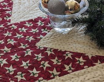 Saia para árvore de Natal em formato de estrela de Natal (PDF), modelo "Quilt As You Go" (QAYG) com detalhe torcido.