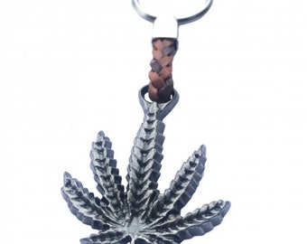 Hemp leaf keychain with desired engraving