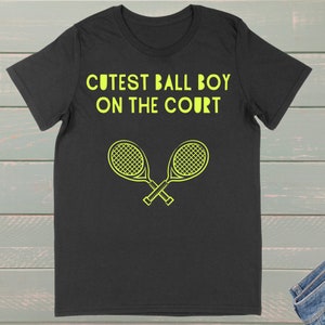 Tennis Ball Boy clipart, Tennisbaan clipart, Leukste Ball Boy op de baan, Tennisrackets clipart, tennis png, jongens tennis clipart