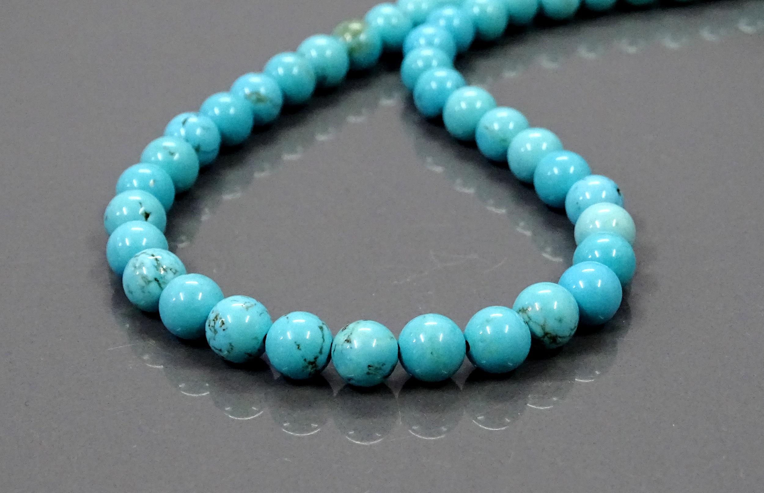 Collana girocollo da donna con perline rotonde in pietra