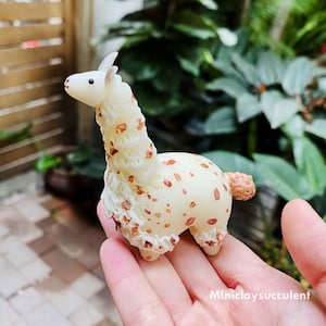 Clay Llama toy for mom, Handmade Alpaca toy, Llama Ornament, Llama nursery decor, cute animal on desk, Alpaca Figurine, Alpaca gifts lover