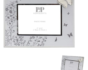 Butterfly Swarm Trim Sizikato 5 X 7 Photo Picture Frame for Wall or Table Butterfly Swarm Trim Sizikato 5 X 7 Photo Picture Frame for Wall or Table