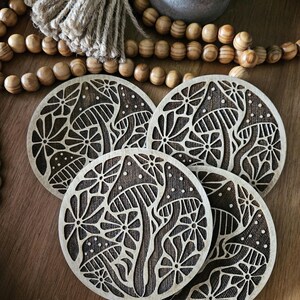 Wooden Mushroom Coaster 4pc Set Gift for House Rustic Decor Farm Accent Natural Birch Floral Design Table Set Boho Style Home Accent Wedding bild 7