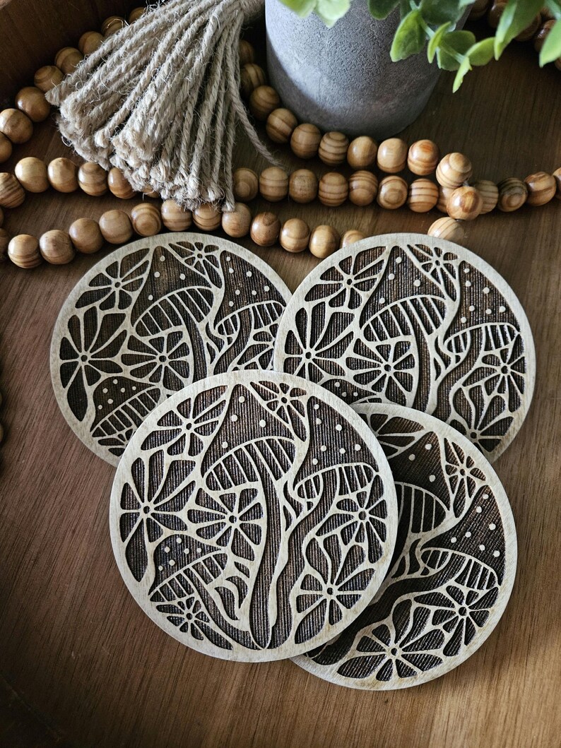 Wooden Mushroom Coaster 4pc Set Gift for House Rustic Decor Farm Accent Natural Birch Floral Design Table Set Boho Style Home Accent Wedding bild 7