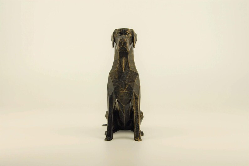 Low Poly Deutsche Dogge Figur, Handbemalte Hundeskulptur, Einzigartiges Geschenk für Hundeliebhaber und Haustierbesitzer, Deko für Zuhause von Polyrized3D