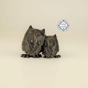 Cuddling Owls Figurine | Hand-painted Low Poly Bird Sculpture | Unique Gift for Animal Lovers | Interior Design Office and Home Decor