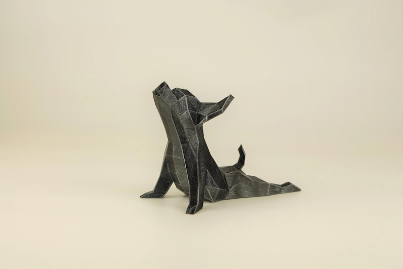 Süße Chihuahua Yoga Figur, Low Poly Hunde Skulptur, Einmaliges Geschenk für Hundeliebhaber und Haustierbesitzer, Deko für Wohnzimmer von Polyrized3D