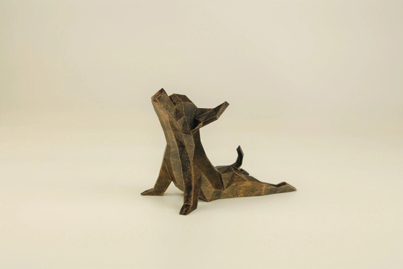 Süße Chihuahua Yoga Figur, Low Poly Hunde Skulptur, Einmaliges Geschenk für Hundeliebhaber und Haustierbesitzer, Deko für Wohnzimmer von Polyrized3D