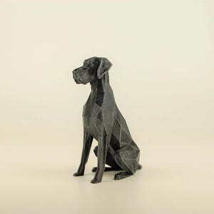 Low Poly Deutsche Dogge Figur, Handbemalte Hundeskulptur, Einzigartiges Geschenk für Hundeliebhaber und Haustierbesitzer, Deko für Zuhause von Polyrized3D