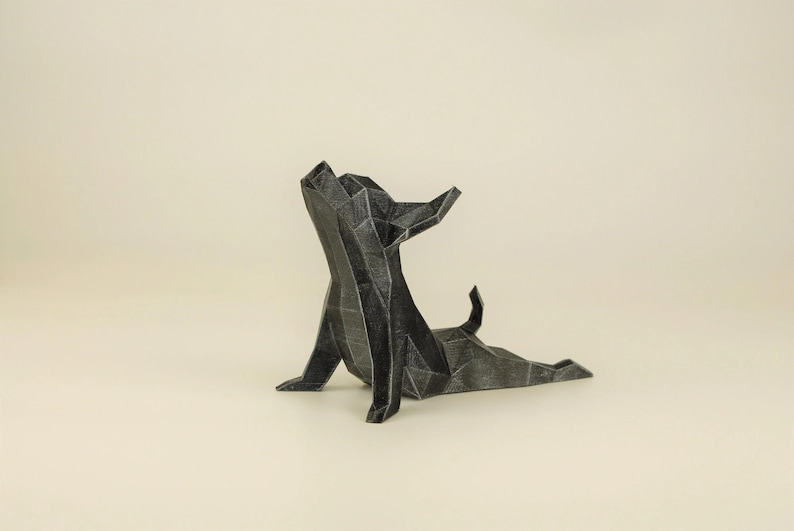Figura decorativa de chihuahua haciendo yoga, escultura de perro de baja poligonización, regalo único para amantes de los perros y dueños de mascotas, decoración para la sala de estar Silver