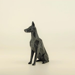 Statuina di cane Doberman dipinta a mano, scultura di Doberman low poly, regalo unico per gli amanti dei cani e i proprietari di animali domestici, arredamento per la casa