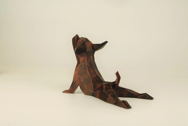 Süße Chihuahua Yoga Figur, Low Poly Hunde Skulptur, Einmaliges Geschenk für Hundeliebhaber und Haustierbesitzer, Deko für Wohnzimmer von Polyrized3D