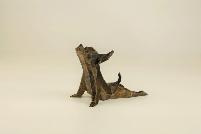 Süße Chihuahua Yoga Figur, Low Poly Hunde Skulptur, Einmaliges Geschenk für Hundeliebhaber und Haustierbesitzer, Deko für Wohnzimmer von Polyrized3D