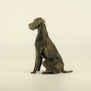 Low Poly Deutsche Dogge Figur, Handbemalte Hundeskulptur, Einzigartiges Geschenk für Hundeliebhaber und Haustierbesitzer, Deko für Zuhause von Polyrized3D