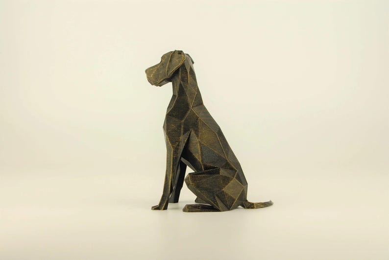 Low Poly Deutsche Dogge Figur, Handbemalte Hundeskulptur, Einzigartiges Geschenk für Hundeliebhaber und Haustierbesitzer, Deko für Zuhause von Polyrized3D
