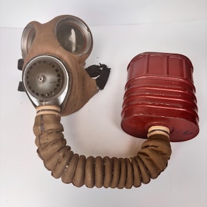 WWII Canadian B.W.& M. Ltd 1939 Long-Hose Respirator Gas Mask – Vintage Military Collectible