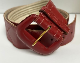 ceinture en cuir profilé rouge vintage 25-28 pouces