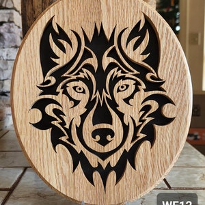 SCROLL SAW PLAQUE with acrylic stand. Wolf. Red Oak. Wood art. Wall decor. Window art. Desk item.