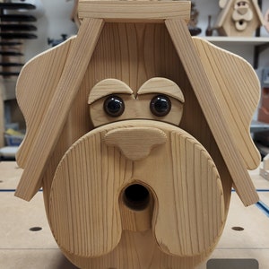 CEDER VOGELHUIS. Honden vogelhuisje. Dieren vogelhuisje. Grillig vogelhuisje. Houten vogelhuisje. Hardware voor inbouwmontage. Uitneembare bodem. Werf decor.