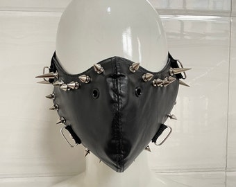 Gothic-Gesichtsmaske aus Leder mit Muster. Leder-Gesichtsmaske für Halloween-Party