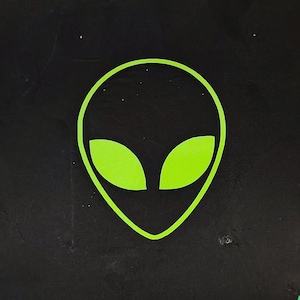 Alien Head Vinyl Decal – Waterproof Sci-Fi Sticker Custom Color Different Sizes