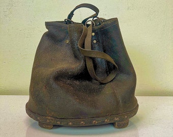 Antike Ledertasche oder Tasche mit Holzboden